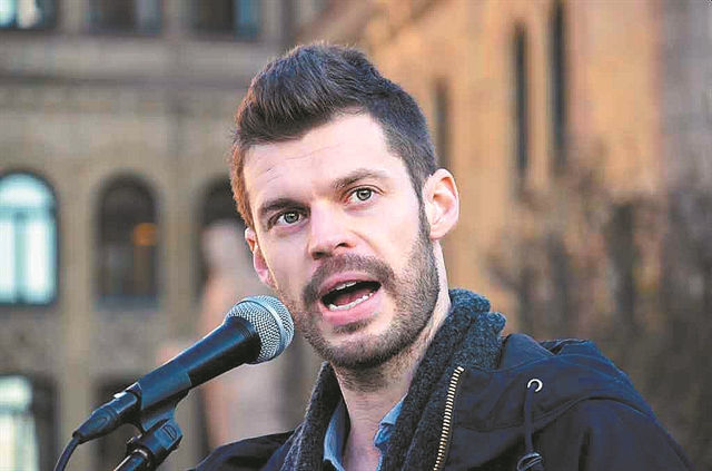 Πορνό στη βουλή, κλοπή γυαλιών και άλλα… αμαρτήματα