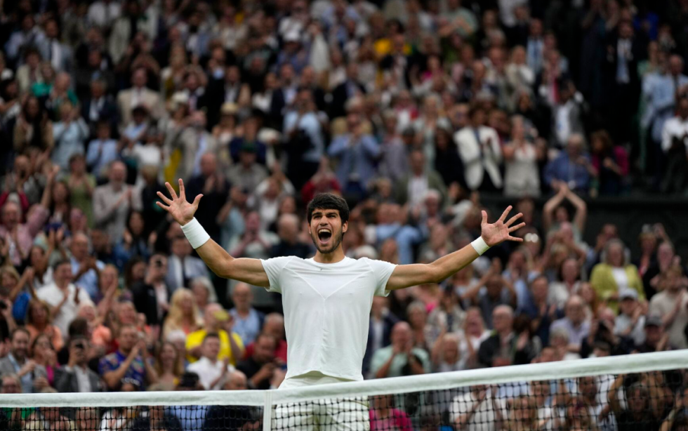 Αλκαράθ – Τζόκοβιτς 3-2: Νέος «βασιλιάς» στο Wimbledon ο τεράστιος Ισπανός