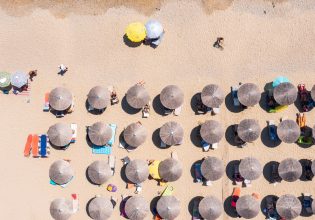 Κίνημα της πετσέτας: Παράνομη κατάληψη αιγιαλού έκτασης 5000 τ.μ. στην Πάρο