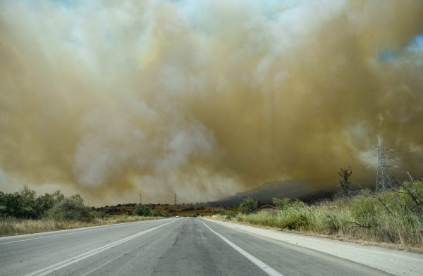 Φωτιά στην Αλεξανδρούπολη: Οδηγίες προφύλαξης από τον καπνό και τα αιωρούμενα σωματίδια
