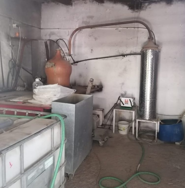 Illegal distillery in a house in Heraklion, Crete [images]
