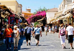 Ελληνικός τουρισμός: Πόσοι τουρίστες ήρθαν, πόσα ξόδεψαν 