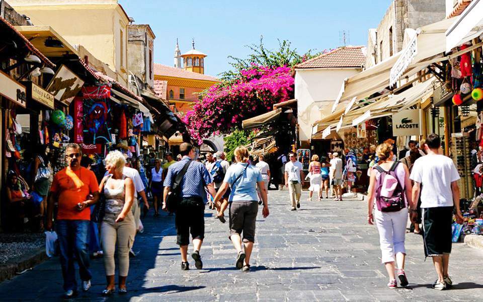 Ελληνικός τουρισμός: Πόσοι τουρίστες ήρθαν, πόσα ξόδεψαν 