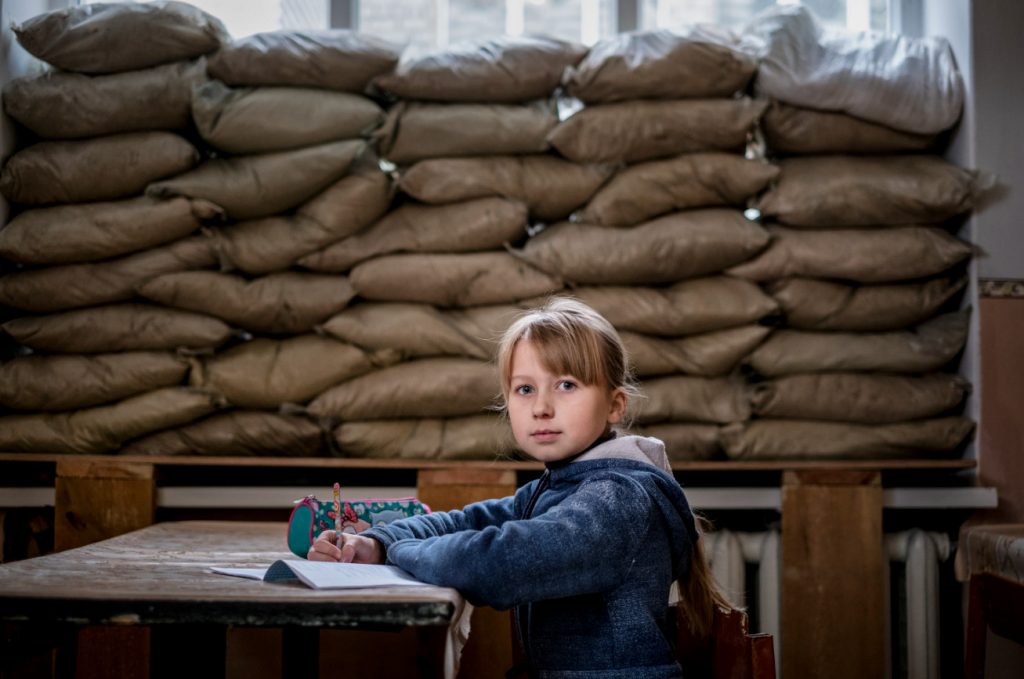 Unicef: Τα παιδιά στην Ουκρανία ξεκινούν τη νέα σχολική χρονιά με τα σχολεία να αποτελούν στόχους των ρωσικών επιθέσεων