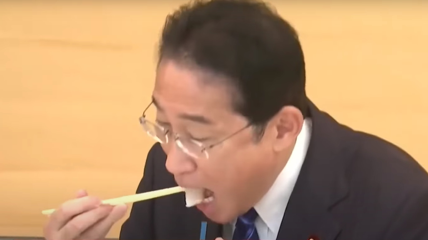 Ο πρωθυπουργός της Ιαπωνίας έφαγε ψάρι από τη Φουκουσίμα - «Ασφαλές και νόστιμο»