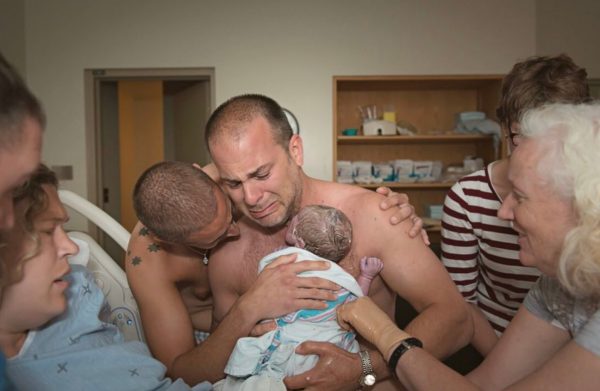 Η ιταλική κυβέρνηση καλείται να πληρώσει αποζημίωση σε ζευγάρι ομοφυλόφιλων για παράνομη χρήση φωτογραφίας τους