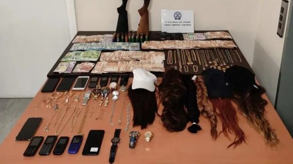 Αυτή είναι η συμμορία συγγενών και φίλων που έκλεβε ηλικιωμένους – Πάνω από 1 εκατ. η λεία