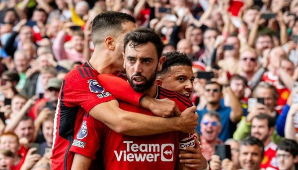 Πάλεψε μέχρι το τέλος και με δέκα παίκτες η Φόρεστ, αλλά «λύγισε» στο Ολντ Τράφορντ (3-2)