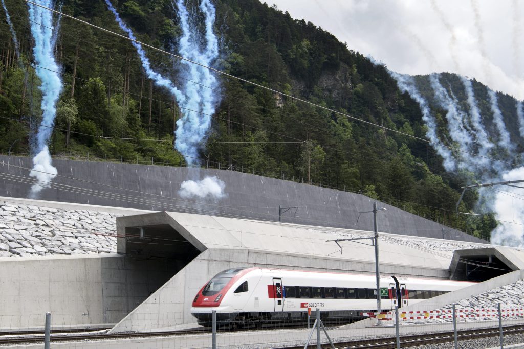 Ελβετία: Κλείνει η μεγαλύτερη σιδηροδρομική σήραγγα του κόσμου μετά από ατύχημα