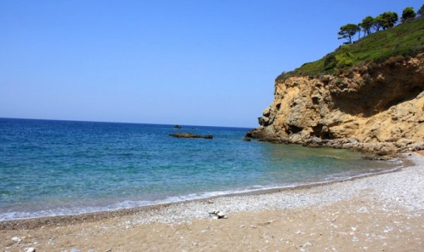 Στο νοσοκομείο 15χρονος από την Αλόννησο – Έπεσε στη θάλασσα από ύψος 4 μέτρων