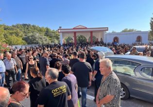 Ρόδος: Πλήθος κόσμου στην κηδεία του 40χρονου εθελοντή πυροσβέστη