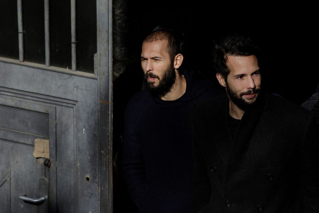 Άντριου Τέιτ: Ελεύθερος ο μισογύνης influencer – Ήρθη ο κατ΄οίκον περιορισμός