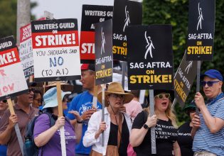 Ο Έλληνας ηθοποιός που συμμετέχει στην απεργία του Χόλιγουντ – «Είναι μια ιστορική στιγμή»