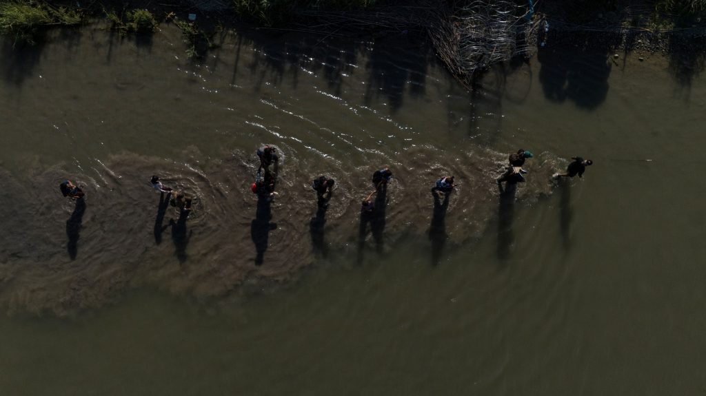 ΗΠΑ – Μεξικό: Και δεύτερο πτώμα εντοπίστηκε στον πλωτό αντιμεταναστευτικό φράχτη στον Ρίο Μπράβο