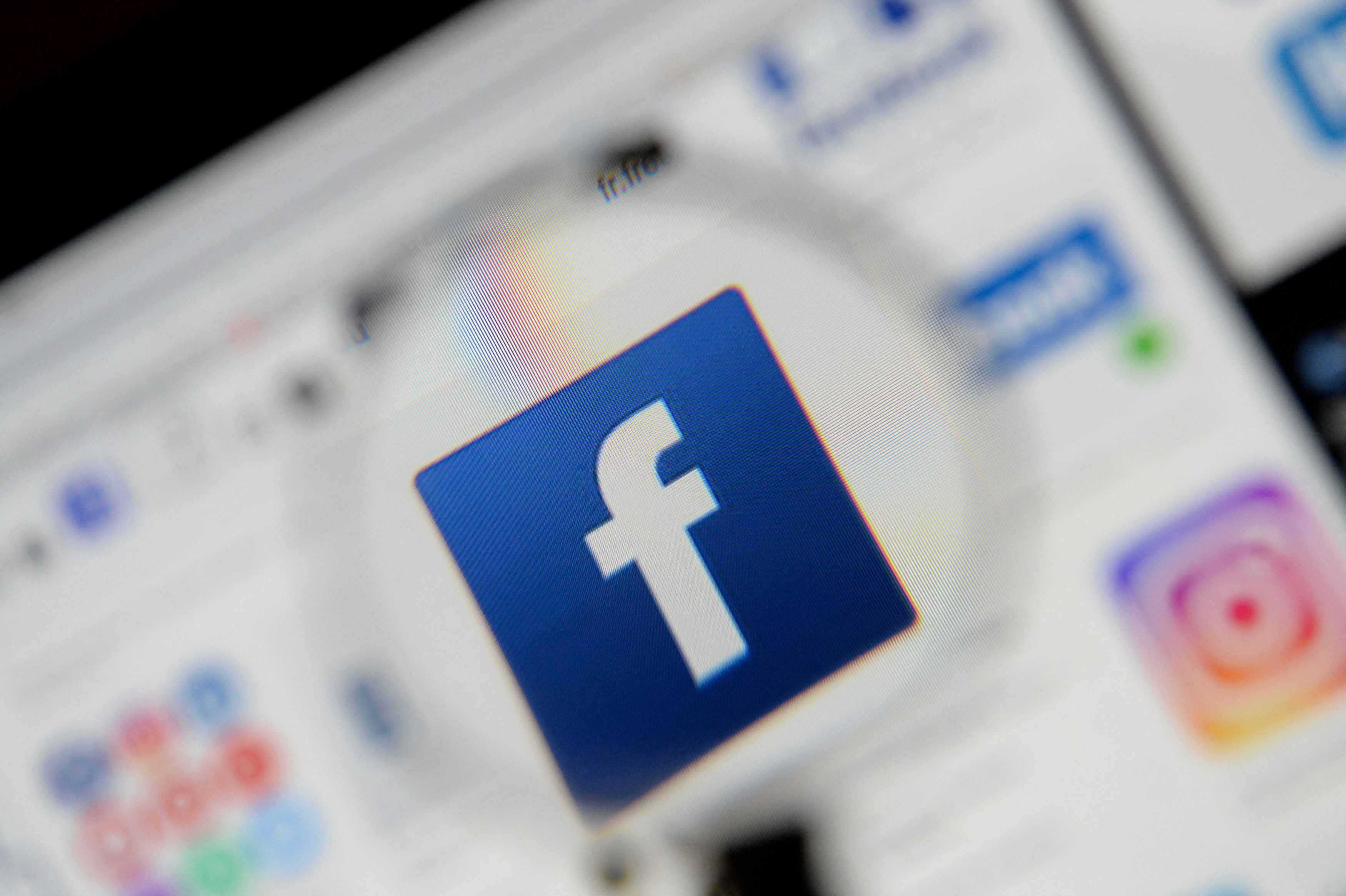 Facebook: «Καμία ένδειξη» για επιπτώσεις στην ψυχική υγεία