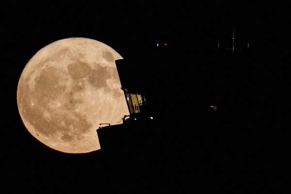 Σελήνη: Ινδική αποστολή σε τροχιά, ετοιμάζεται για προσσελήνωση