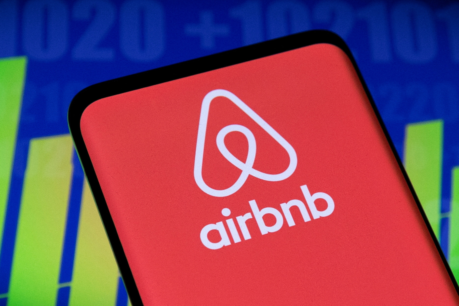 Airbnb: Αυξημένα έσοδα πάνω από τις προσδοκίες καθώς ανακάμπτουν τα διεθνή ταξίδια