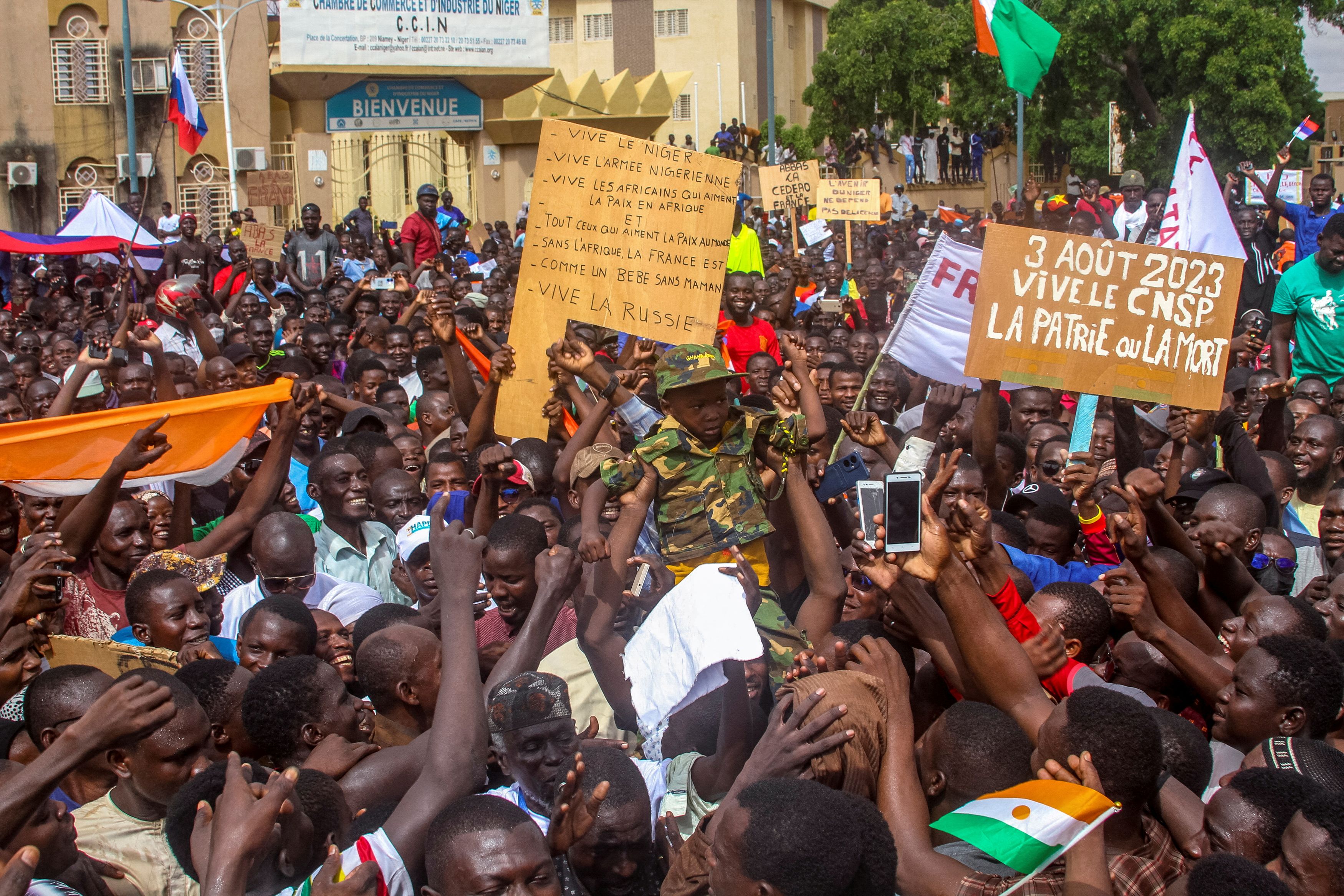 Νίγηρας: κατάρρευση της Françafrique – όχι όμως της αμερικανικής παρουσίας στην Αφρική