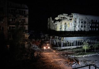 Ουκρανία: Τουλάχιστον επτά νεκροί από ρωσικό πλήγμα σε πολυκατοικία