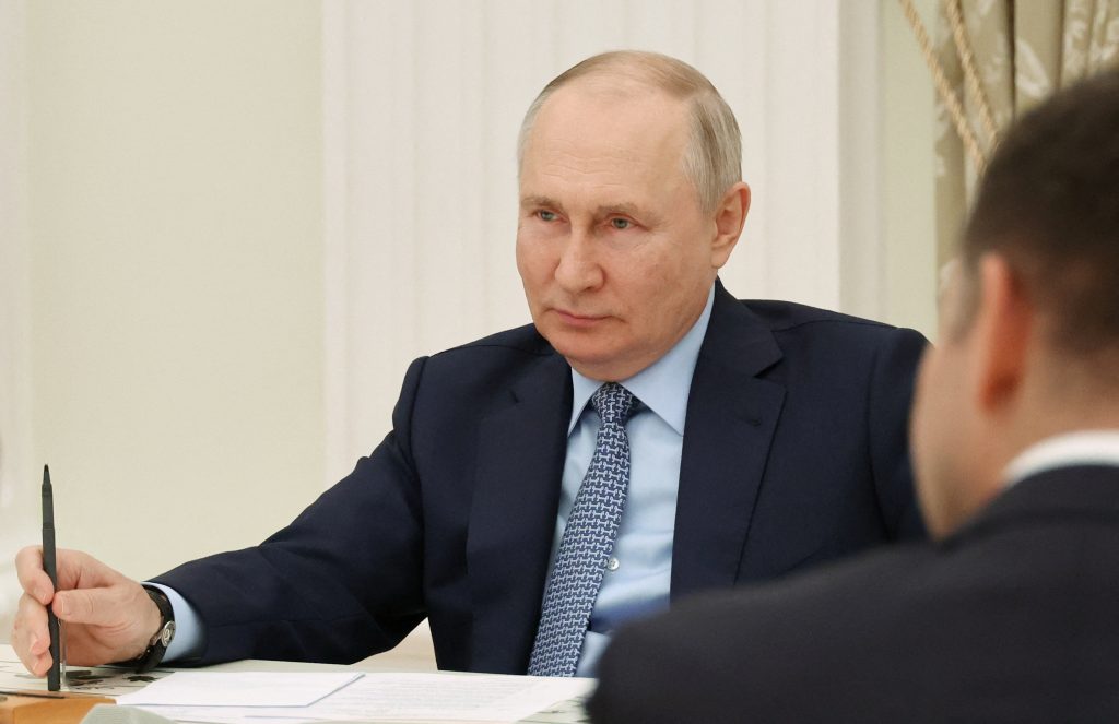 Ρωσία: Χρειάζονται κυρώσεις από… την ανάποδη για να ιδρώσει το αυτί του Πούτιν