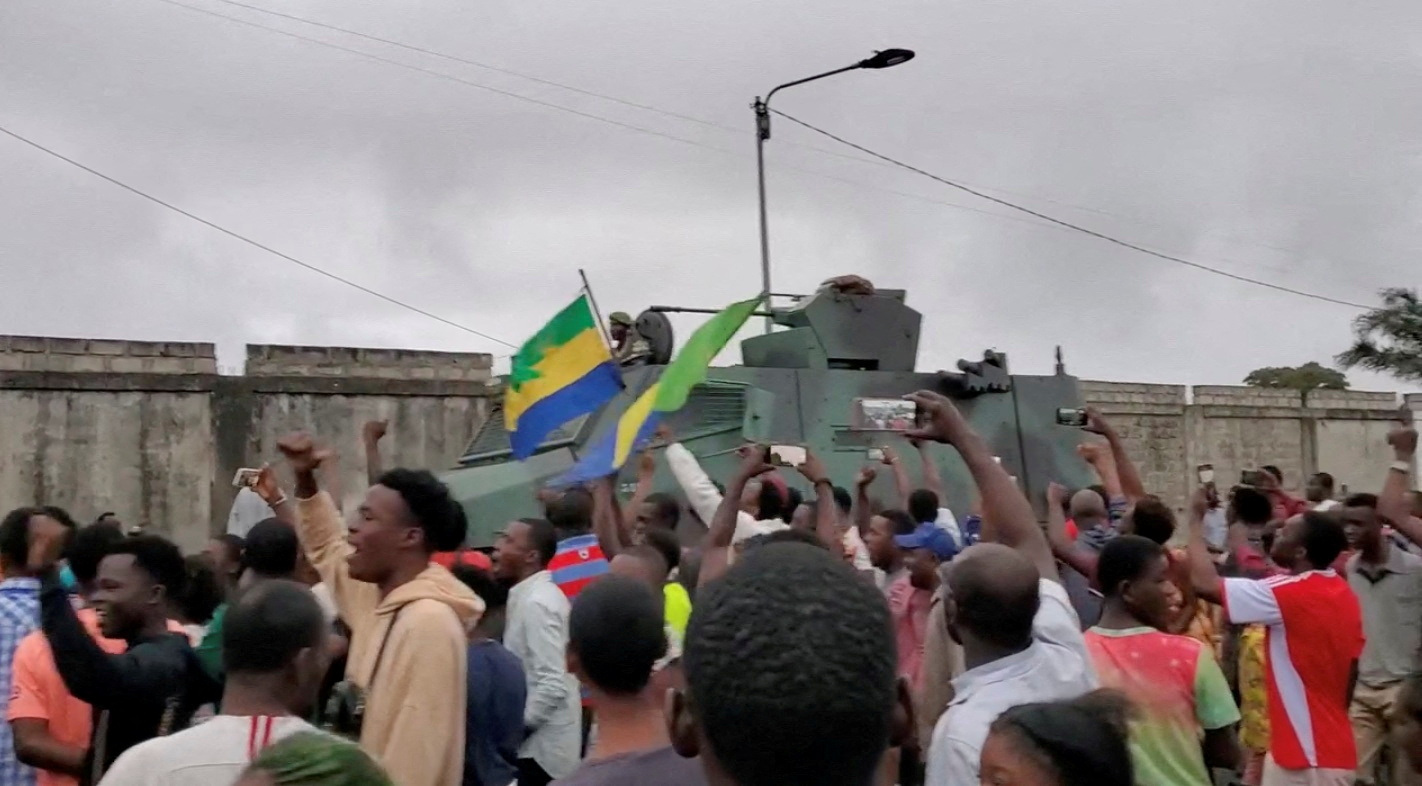 Πραξικόπημα στην Γκαμπόν: Ο πρόεδρος Μπονγκό καλεί τους πολίτες να «κάνουν θόρυβο» - Προκλητικοί οι πραξικοπηματίες