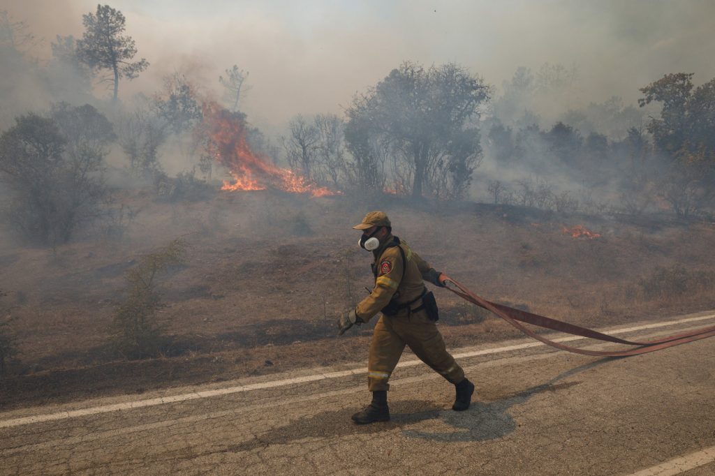 Φωτιά στον Έβρο: «Δεν είμαστε αναλώσιμοι» – Καταγγελία πυροσβεστών για συνθήκες εξόντωσης