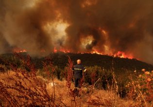 Φωτιά στην Άνδρο: Η δραματική περιγραφή του εθελοντή που σώθηκε από την πυρκαγιά