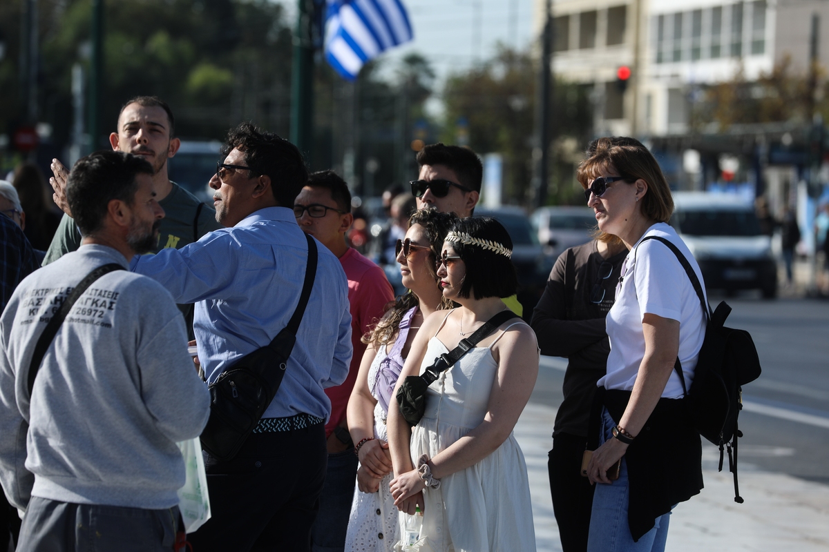 L’Echo: Οι τουρίστες και επενδυτές «ψηφίζουν» στην Ελλάδα - «Ανθεκτική όσο η Λερναία Ύδρα»