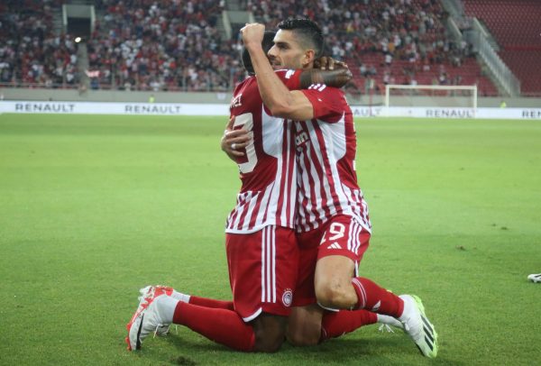 Επίθεση από παντού και «σφυροκόπημα»