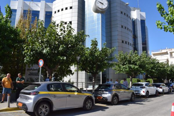 Δήμος Ιλίου: Δυο νέα ηλεκτρικά οχήματα προστέθηκαν στον στόλο του