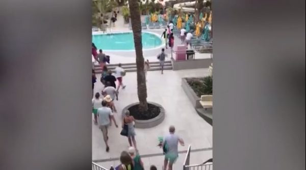 Τενερίφη: Η «μάχη της ξαπλώστρας» – Ουρές χιλιομέτρων και «πόλεμος» για μία θέση