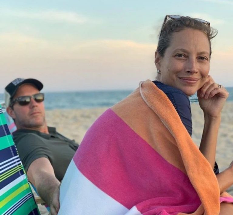 Η Κρίστι Τέρλινγκτον είναι 54 ετών και αρνείται να κάνει botox – «Μου αρέσουν τα πραγματικά πρόσωπα»