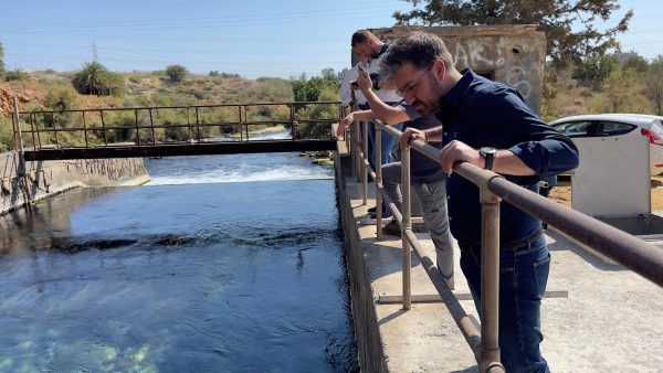 Αντλούν νερό από τον Αλμυρό ποταμό