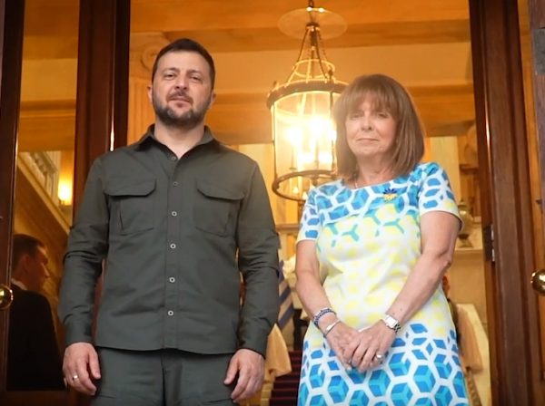 Σακελλαροπούλου στον Ζελένσκι: Η Ελλάδα θα συνεχίσει να στηρίζει την Ουκρανία σε όλα τα επίπεδα