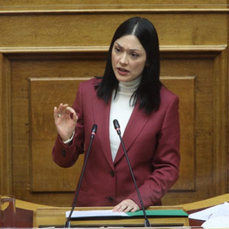 Ερώτηση Γιαννακοπούλου στον Οικονόμου – «Σε τι συνίστατο ‘η διακριτική παρακολούθηση’ των Κροατών χούλιγκανς;