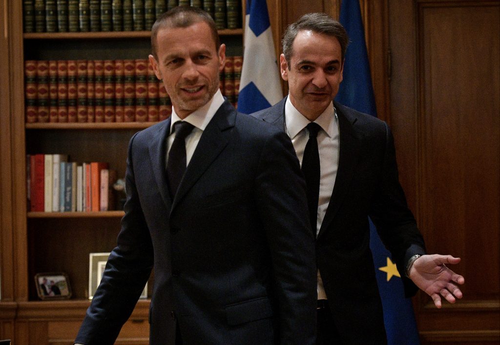 Συνάντηση Μητσοτάκη με τον πρόεδρο της UEFA – Κυβερνητική σύσκεψη με τους ιδιοκτήτες ΠΑΕ