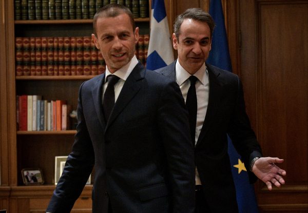 Συνάντηση Μητσοτάκη με τον πρόεδρο της UEFA – Κυβερνητική σύσκεψη με τους ιδιοκτήτες ΠΑΕ