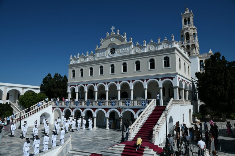 Δεκαπενταύγουστος: Στην Τήνο ο πρωθυπουργός και ο υπουργός Άμυνας