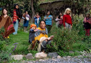 Οι γυναίκες των Άνδεων φτιάχνουν τις περούκες της ευτυχίας