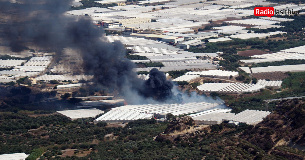 Φωτιά σε εξέλιξη στην Ιεράπετρα - Ισχυρές πυροσβεστικές δυνάμεις στο σημείο