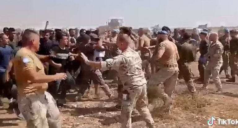 Κύπρος: Νέο βίντεο ντοκουμέντο από την άγρια επίθεση Τουρκοκυπρίων στα μέλη του ΟΗΕ