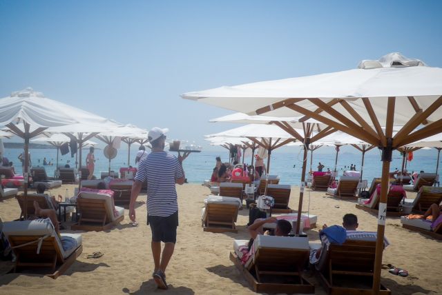 Guardian: «Δεν θέλω να πεθάνω γιατί κάποιος ήθελε ένα σουβλάκι» - Πεθαίνοντας από τη ζέστη στην Ελλάδα
