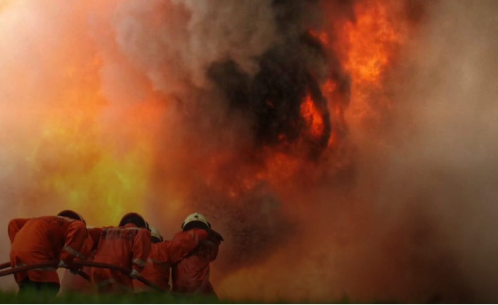 Πορτογαλία: Μεγάλη πυρκαγιά στην περιοχή Καστέλο Μπράνκο, με τον καπνό να φτάνει 100 χλμ. μακριά