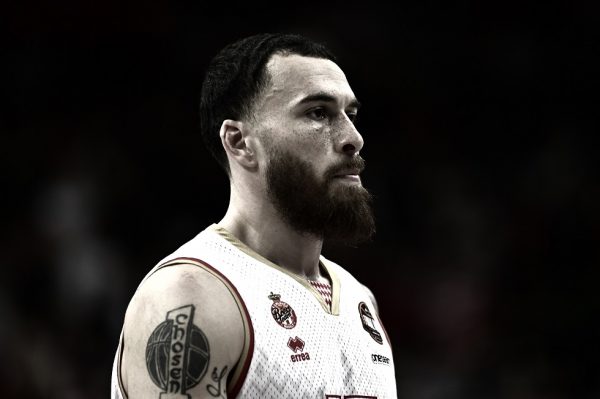 Νέα εξέλιξη με Μάικ Τζέιμς