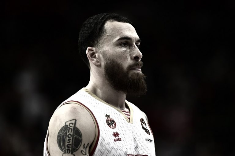 Νέα εξέλιξη με Μάικ Τζέιμς