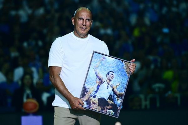 Το μήνυμα του Νίκου Γκάλη στην Αρμάνι Μιλάνο