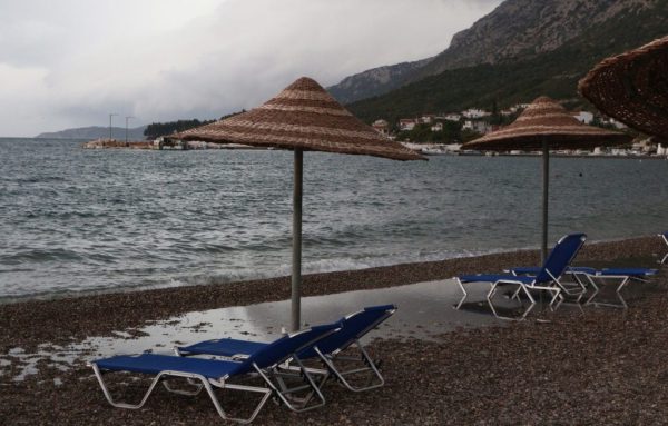 Καιρός: Με λιγότερα μελτέμια το φετινό καλοκαίρι