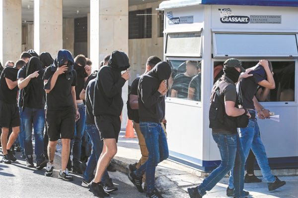 Σωματική έρευνα όλων των οργανωμένων οπαδών