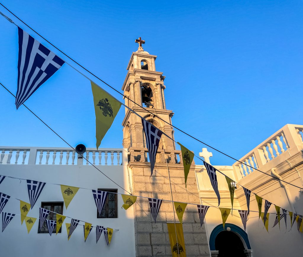 Δεκαπενταύγουστος: Πώς γιορτάζει η Ελλάδα το «Πάσχα του καλοκαιριού»