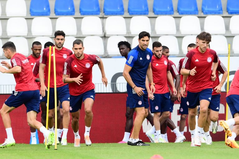 Η τελευταία προπόνηση του Ολυμπιακού πριν τη ρεβάνς με την Γκενκ (vids)
